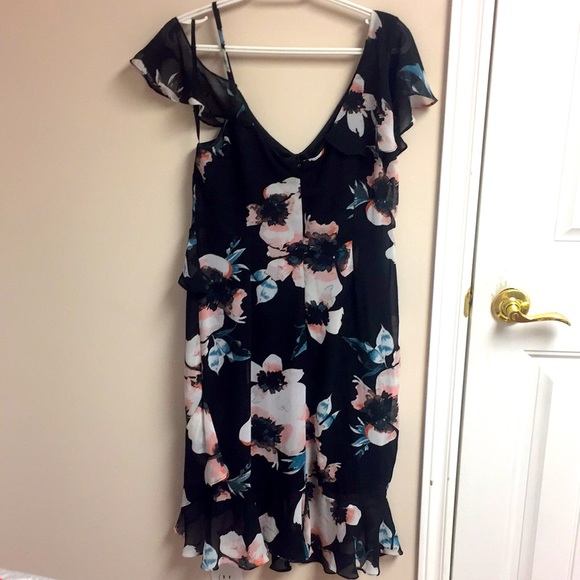 Le Chateau Size M Floral Dress - Picture 2 of 5